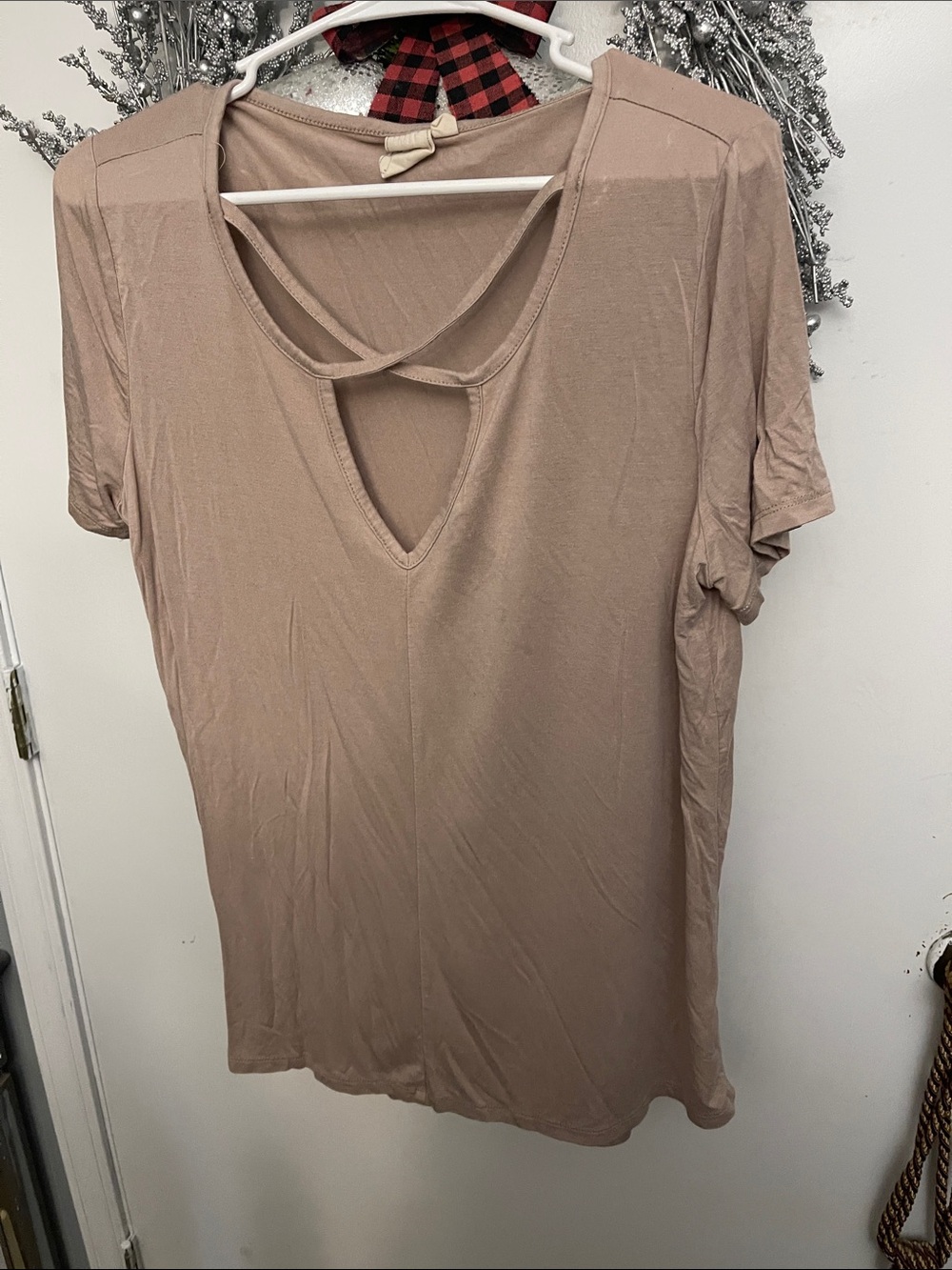 Women’s Taupe Short-Sleeve V-Neck Top with Back Strap Detail